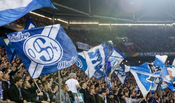 Derby dla Schalke, Bayern z Bayerem gromią frajerów